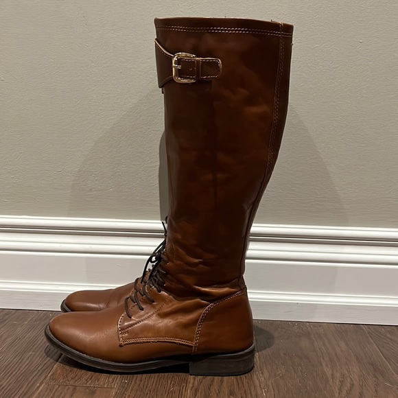 TOWN SHOES Tall Tan Riding Boots with inside zipper and gold accents size 8 - Picture 3 of 13